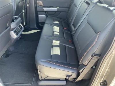 2027 Ford Super Duty F-350 DRW LARIAT