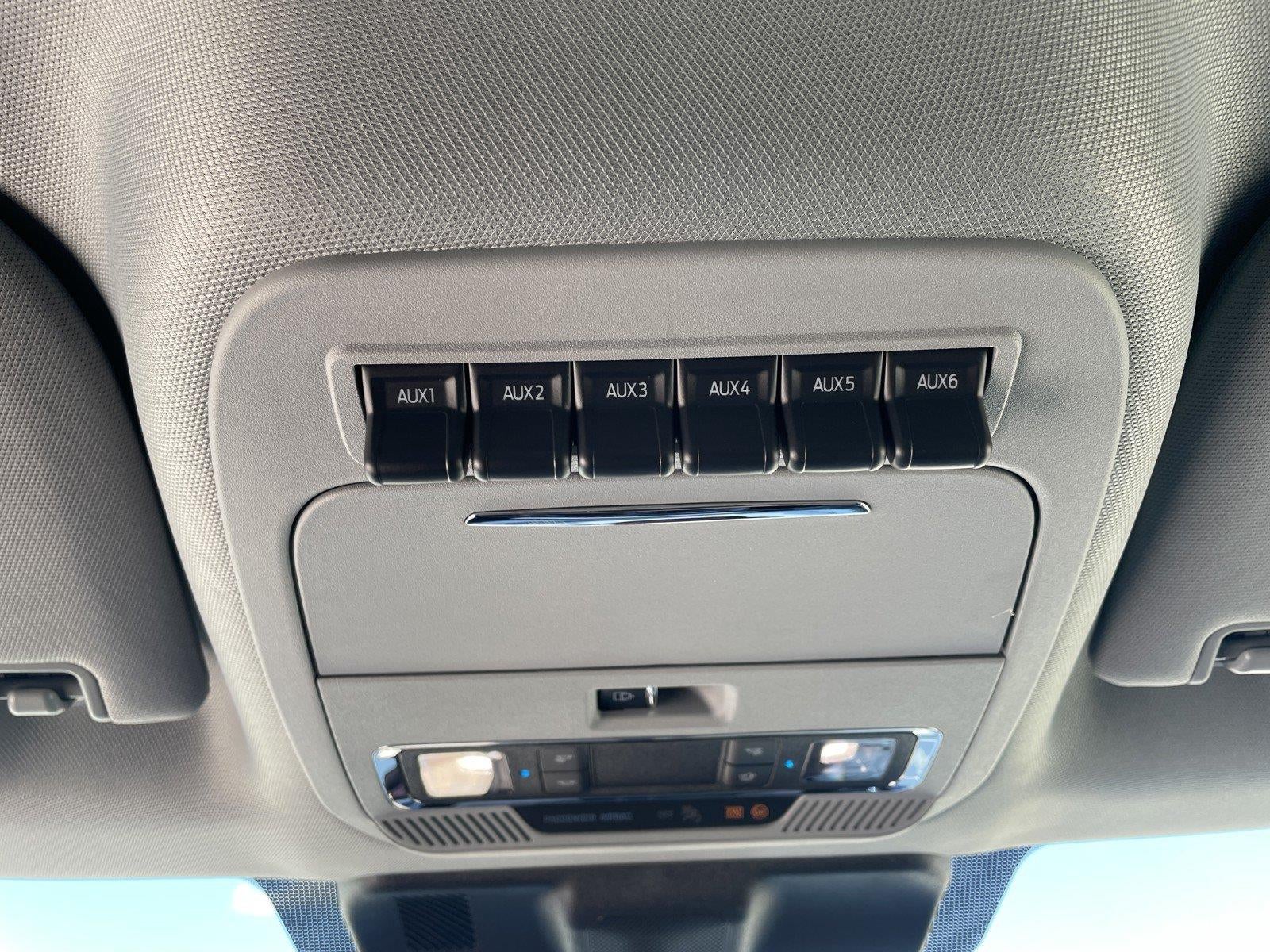 2027 Ford Super Duty F-350 DRW LARIAT