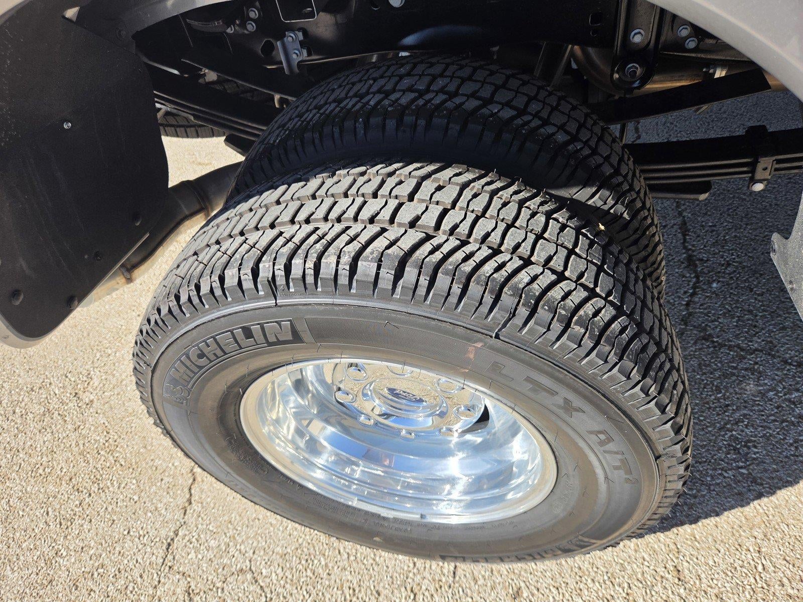 2027 Ford Super Duty F-350 DRW XL