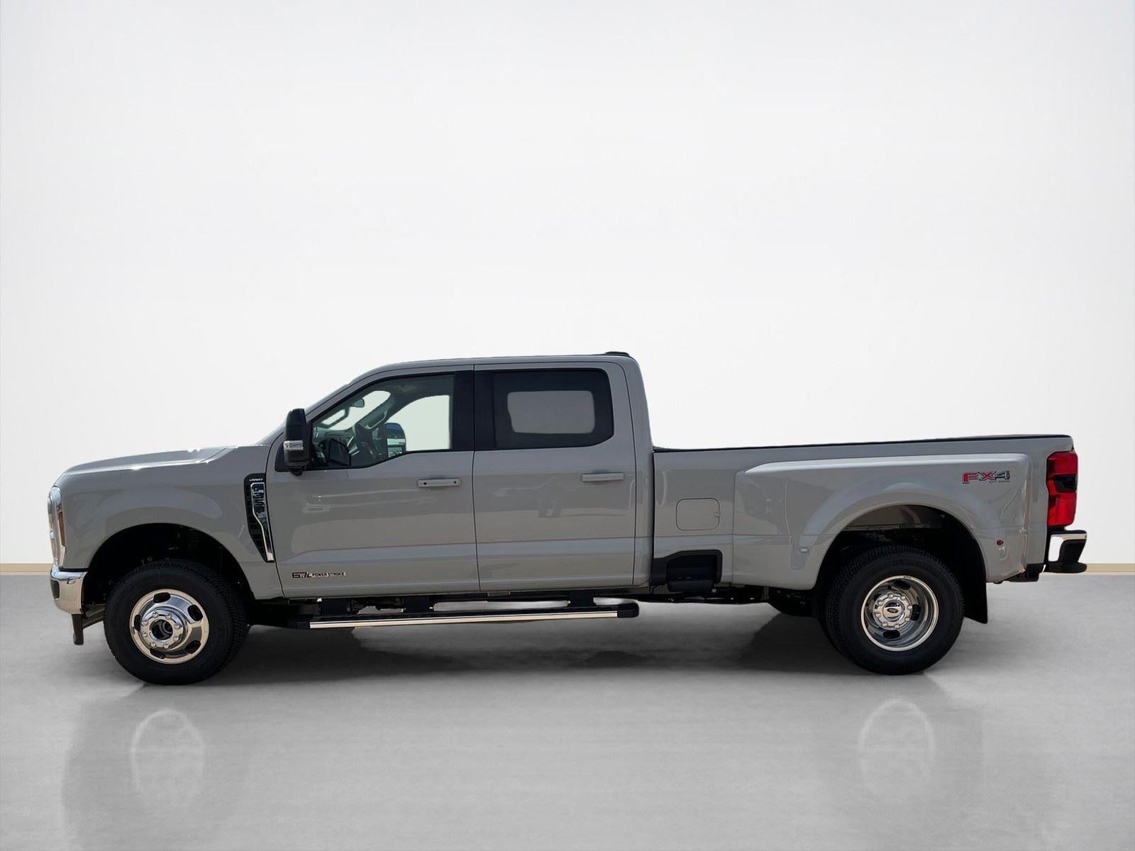 2026 Ford Super Duty F-350 DRW LARIAT