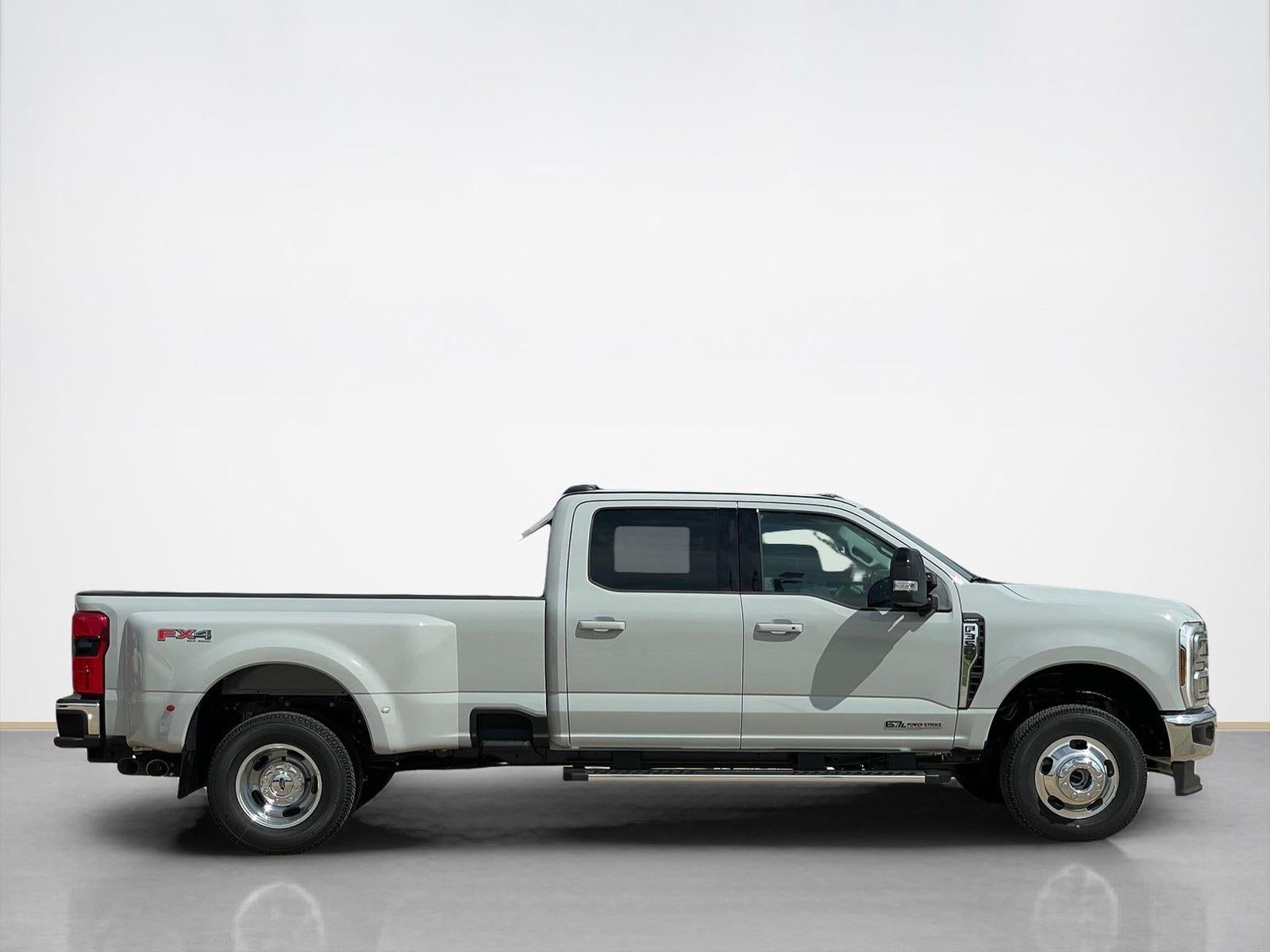 2026 Ford Super Duty F-350 DRW LARIAT