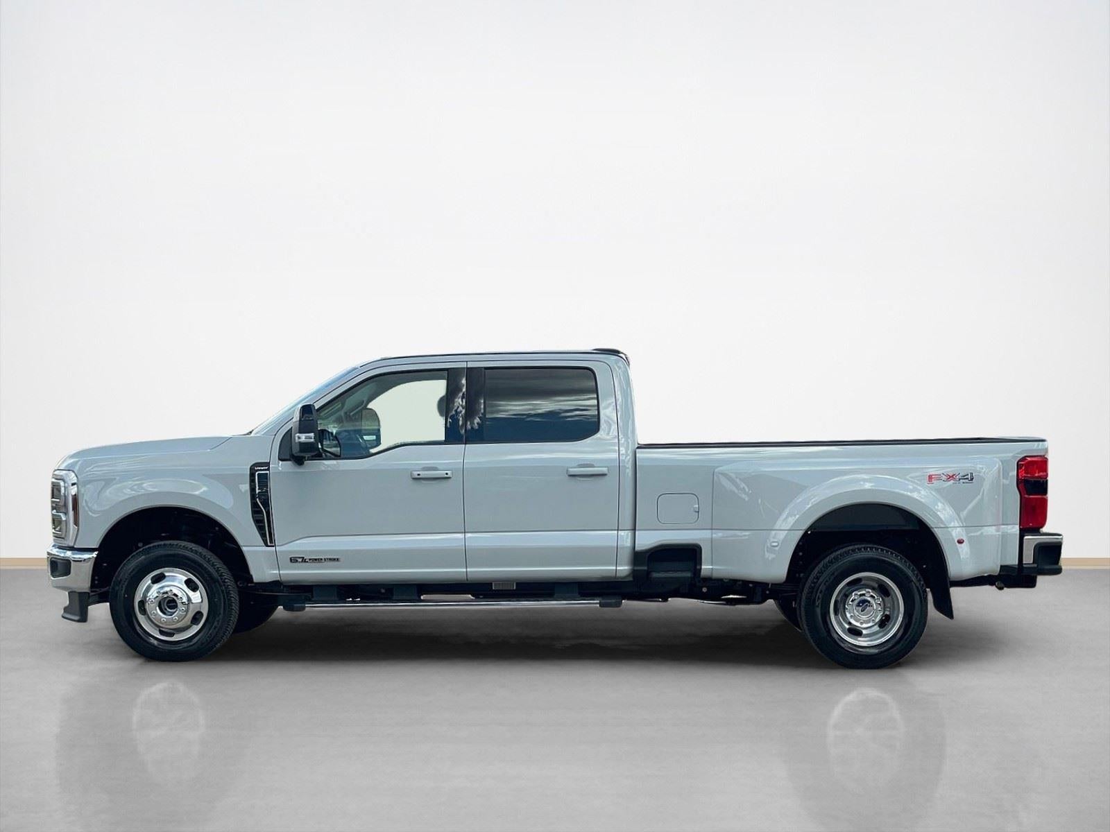 2026 Ford Super Duty F-350 DRW LARIAT