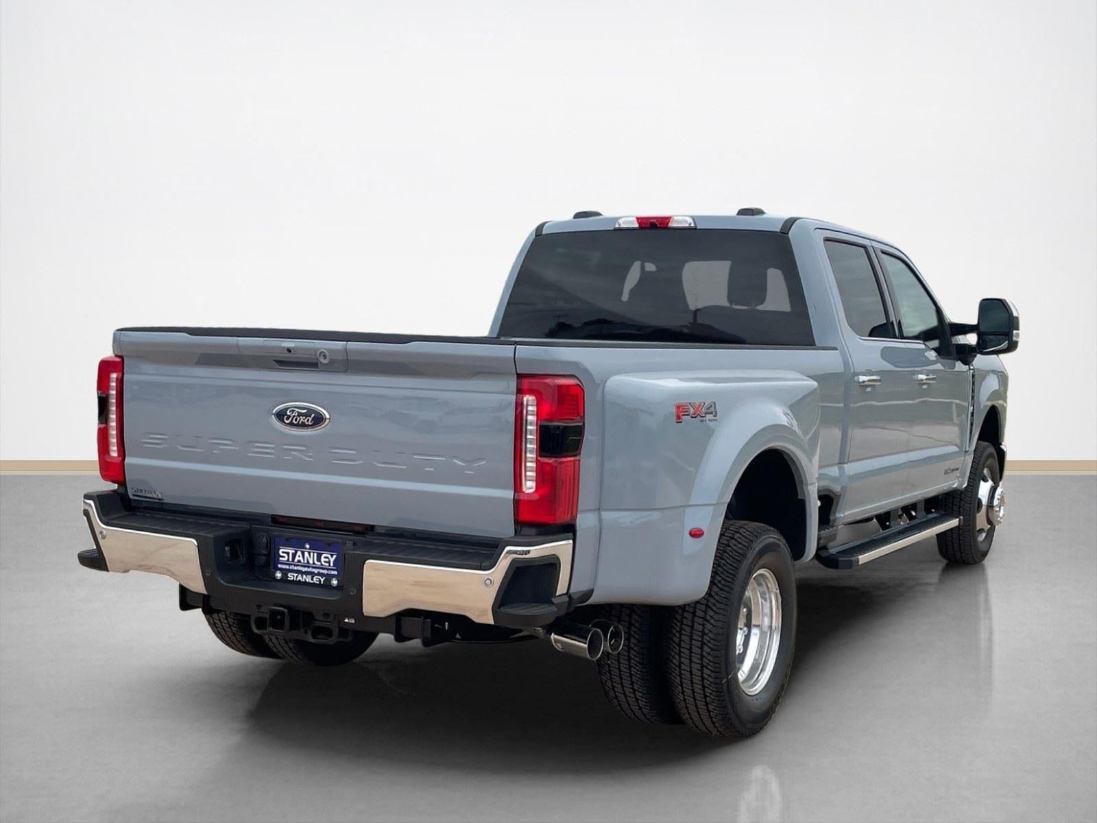 2026 Ford Super Duty F-350 DRW LARIAT