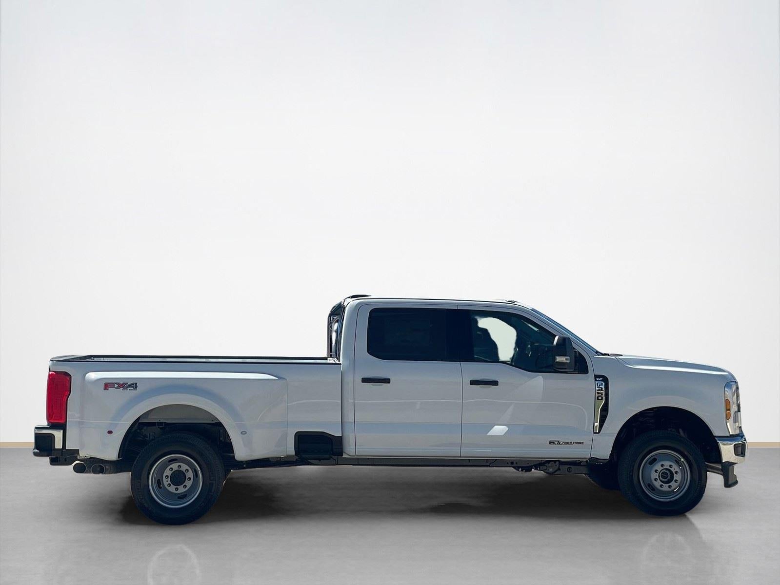 2026 Ford Super Duty F-350 DRW XLT
