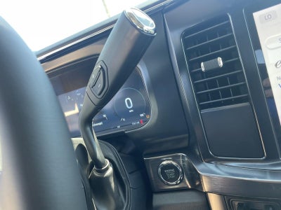 2026 Ford SUPER DUTY F-350 DRW LARIAT 4WD CREW CAB 8' BO