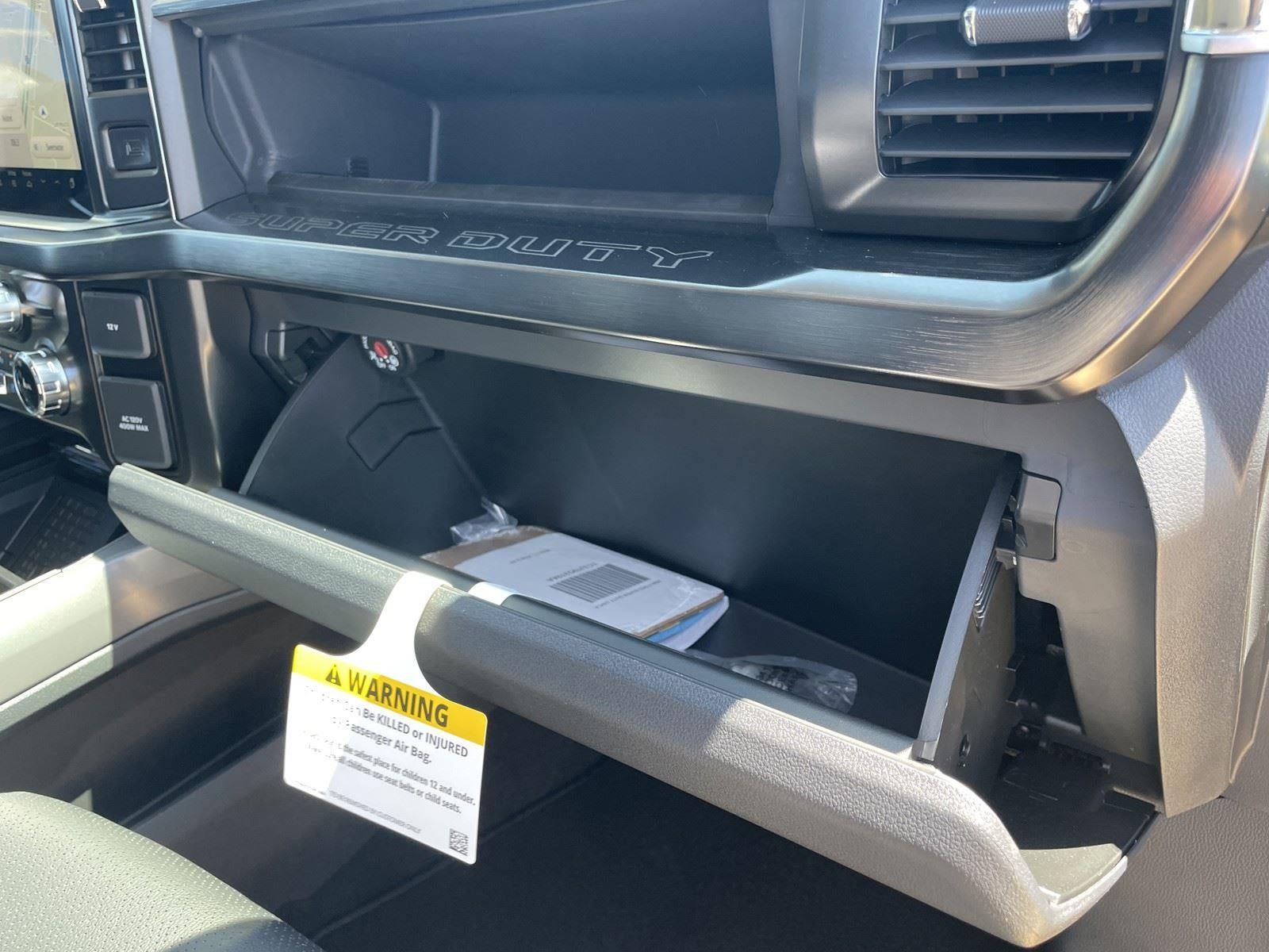 2026 Ford SUPER DUTY F-350 DRW LARIAT 4WD CREW CAB 8' BO