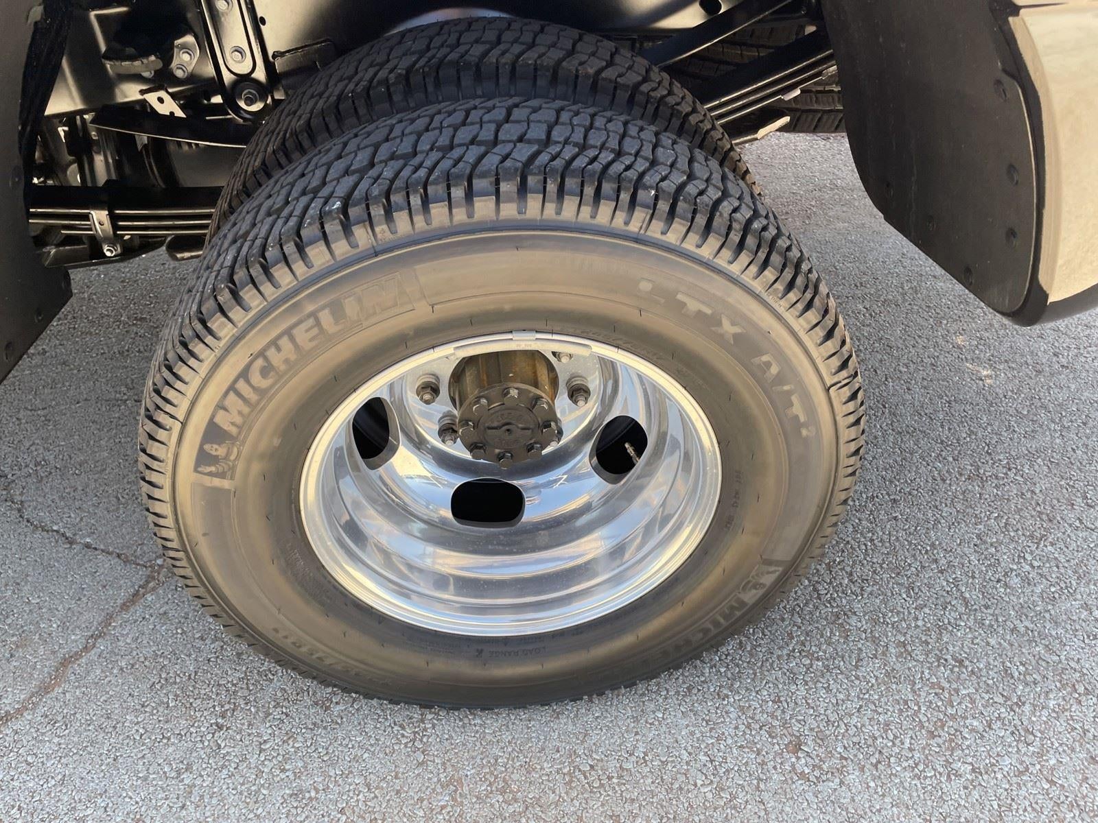 2026 Ford SUPER DUTY F-350 DRW LARIAT 4WD CREW CAB 8' BO