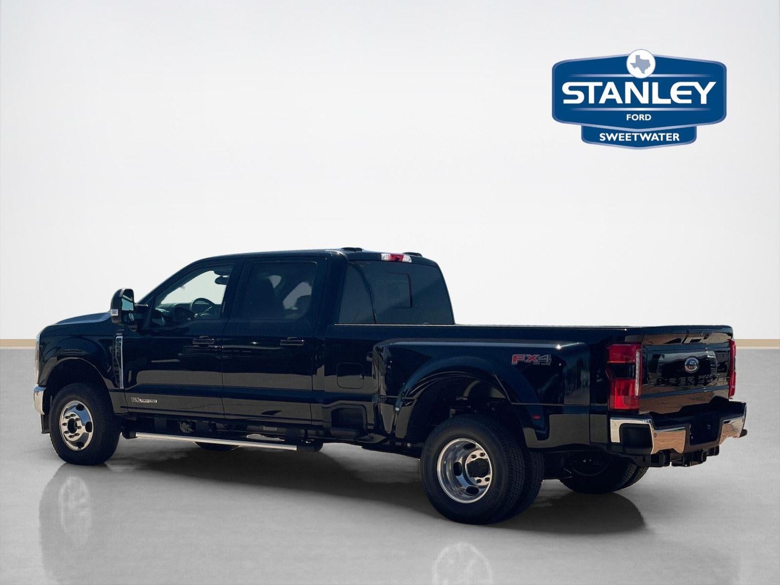 2026 Ford SUPER DUTY F-350 DRW LARIAT 4WD CREW CAB 8' BO
