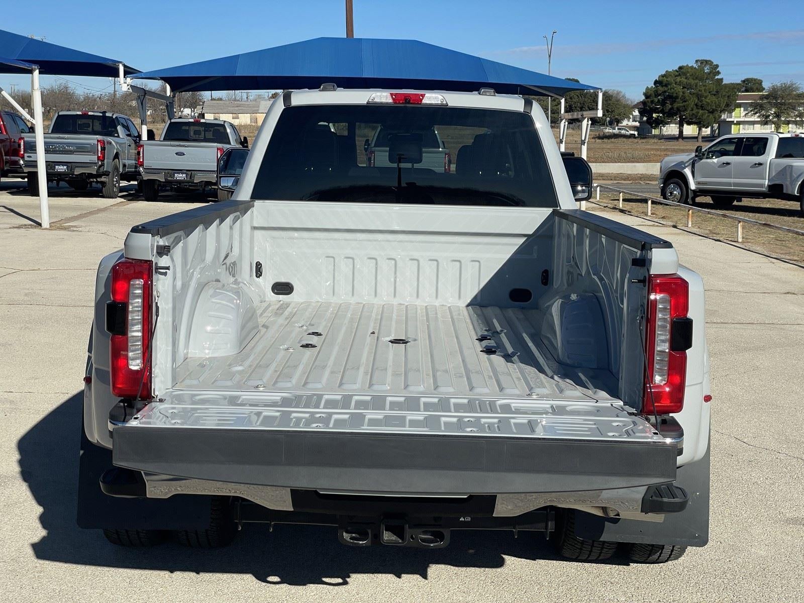 2026 Ford Super Duty F-350 DRW LARIAT