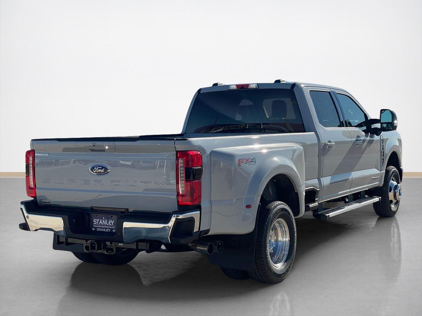 2026 Ford Super Duty F-350 DRW LARIAT