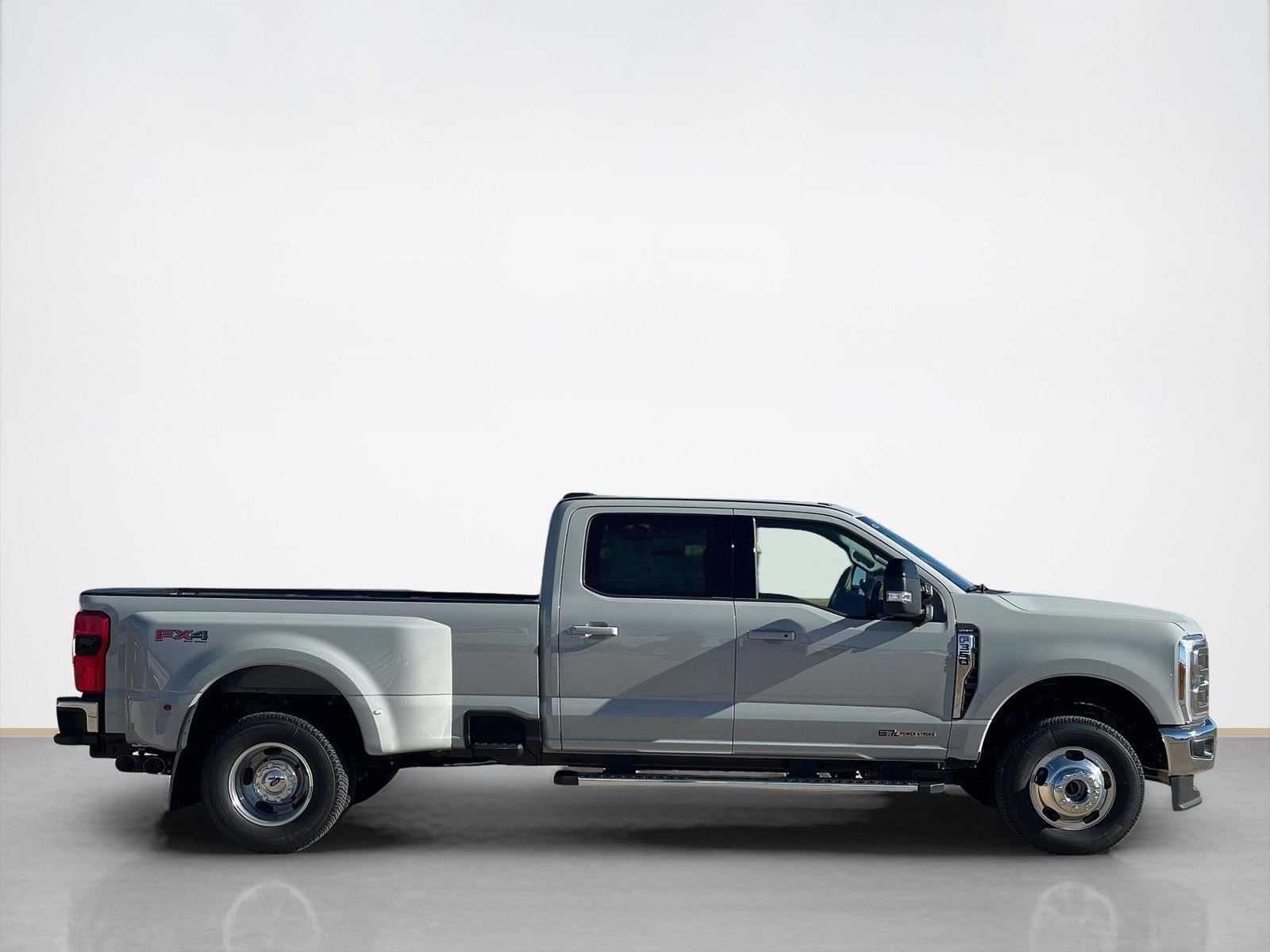 2026 Ford Super Duty F-350 DRW LARIAT