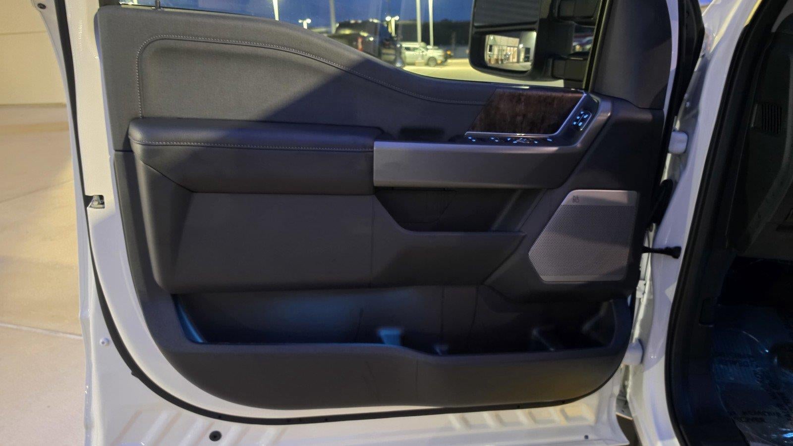 2027 Ford Super Duty F-450 DRW LARIAT