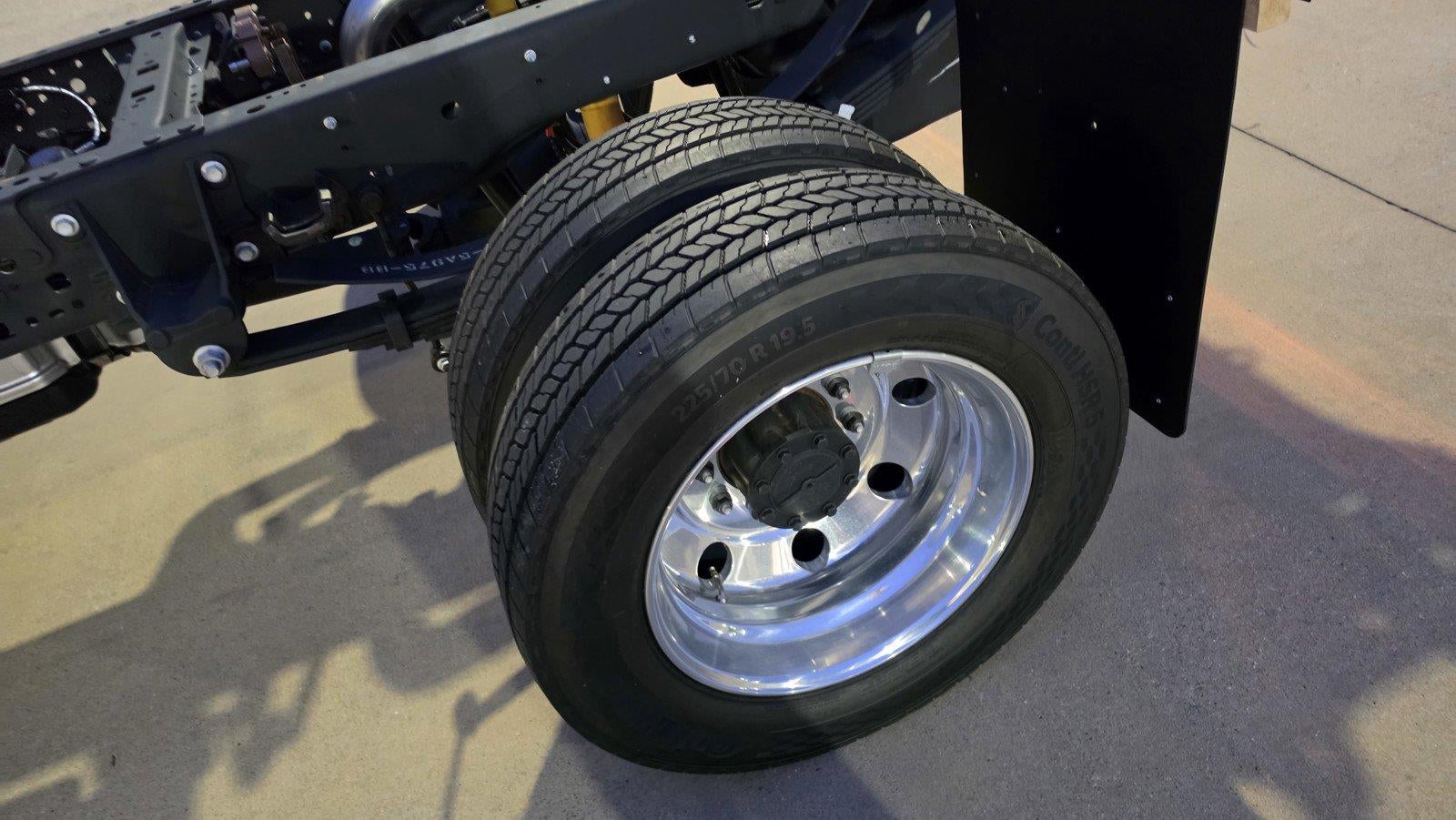 2027 Ford Super Duty F-450 DRW LARIAT