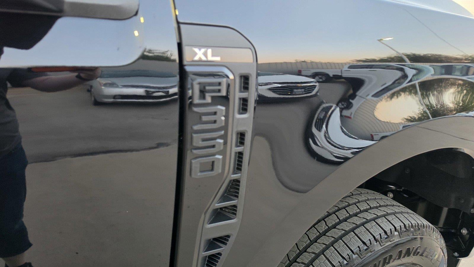 2027 Ford Super Duty F-350 Srw XL 4WD CREW CAB 179 WB 6