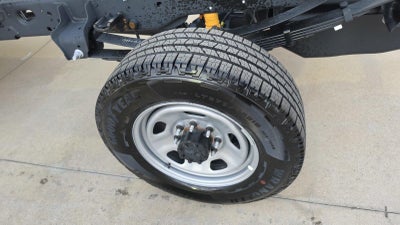 2027 Ford Super Duty F-350 Srw XL 4WD CREW CAB 179 WB 6