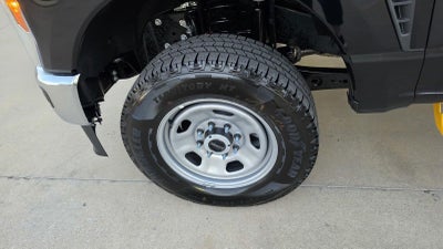 2027 Ford Super Duty F-350 Srw XL 4WD CREW CAB 179 WB 6