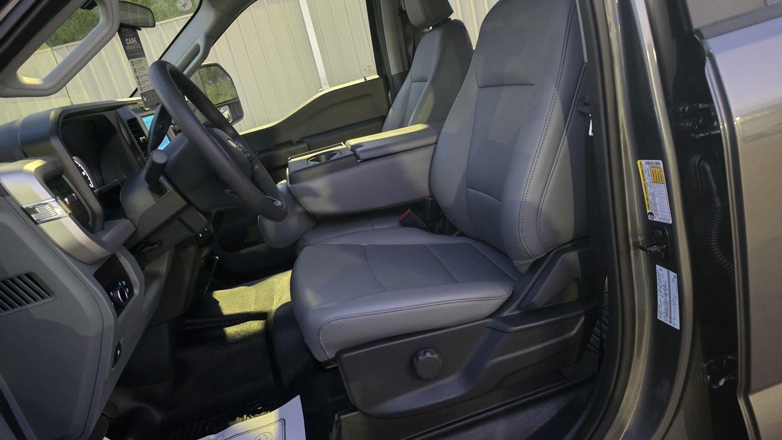 2027 Ford Super Duty F-350 SRW LARIAT