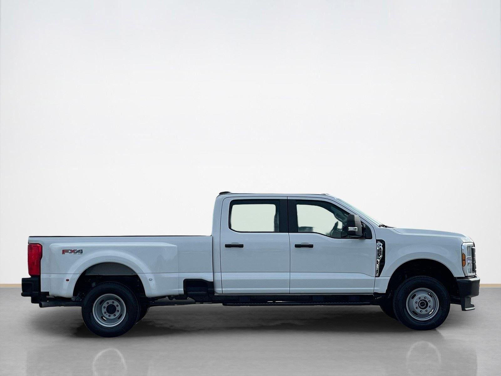 2026 Ford Super Duty F-350 DRW XL