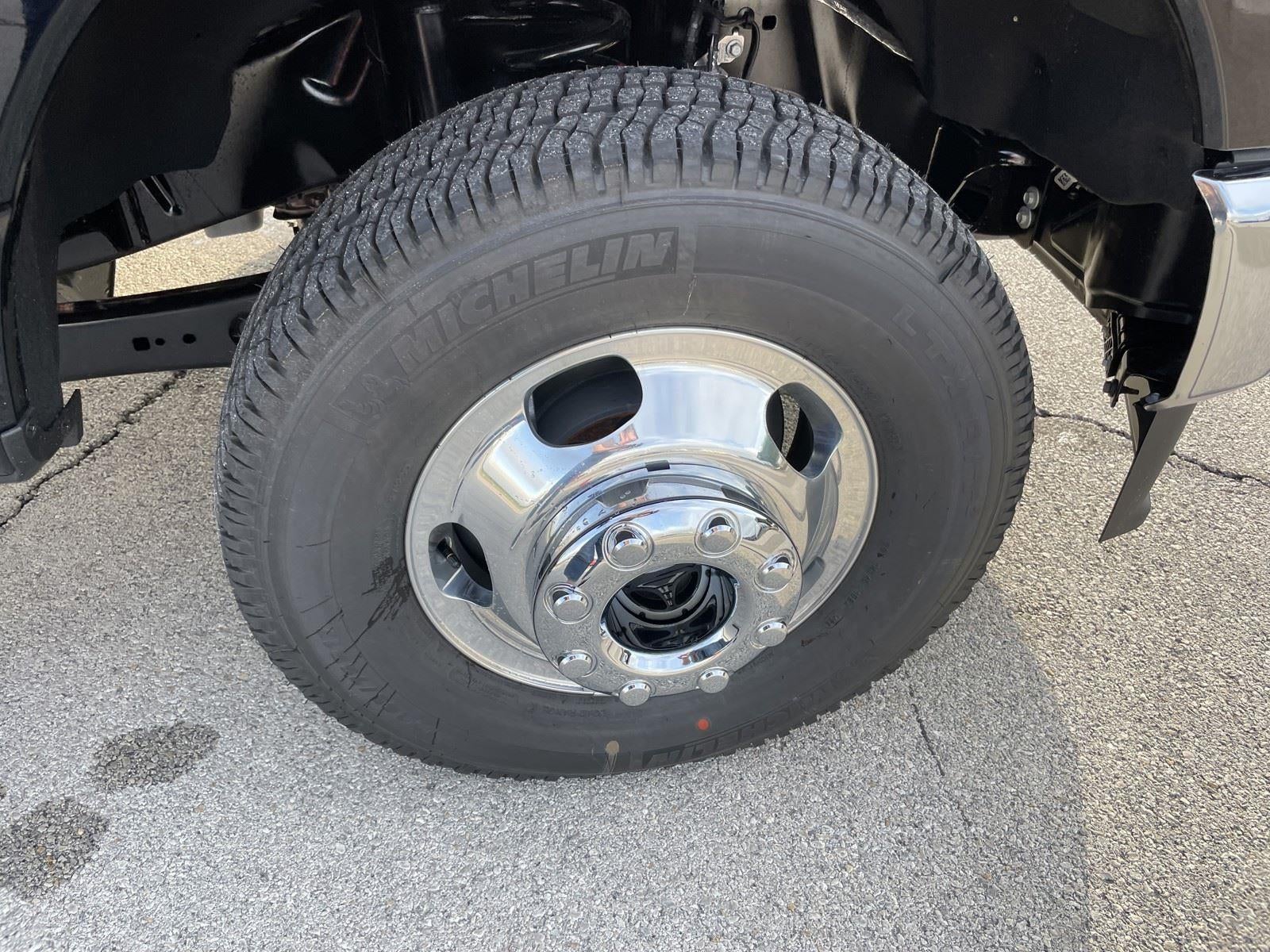 2026 Ford Super Duty F-350 DRW LARIAT