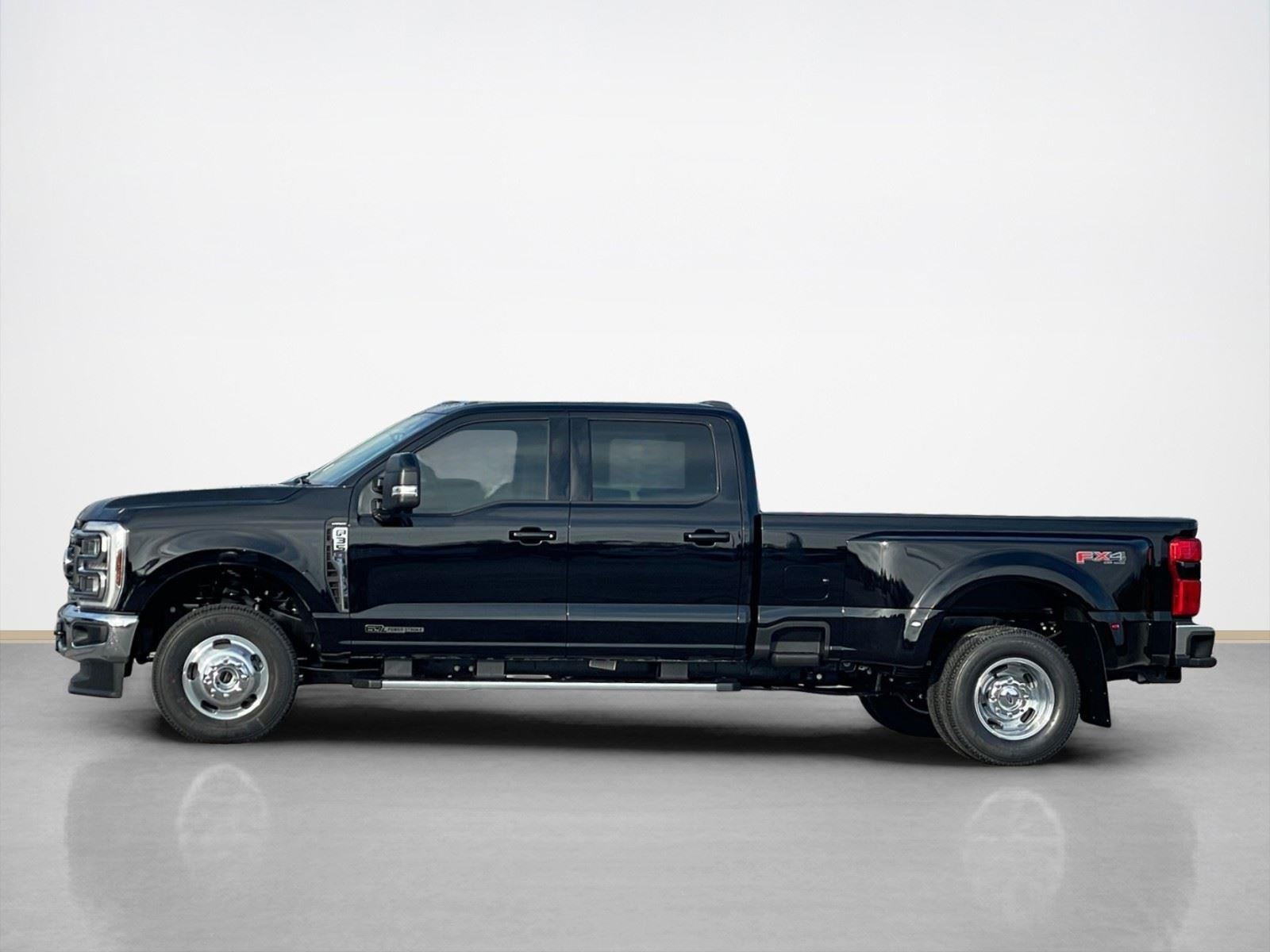 2026 Ford Super Duty F-350 DRW LARIAT