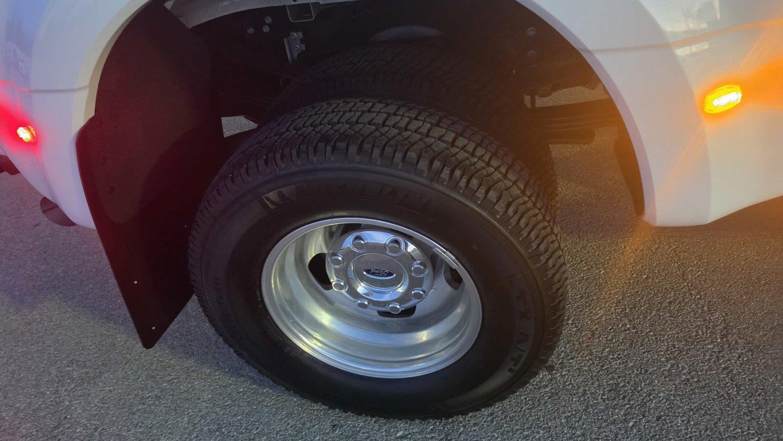 2026 Ford Super Duty F-350 DRW LARIAT
