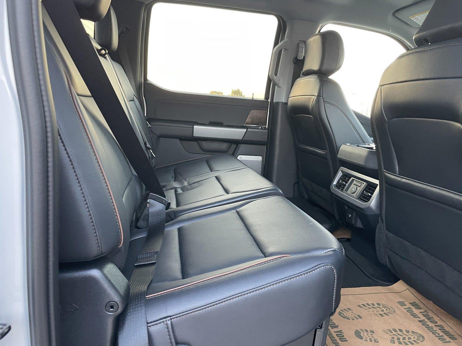 2026 Ford Super Duty F-450 Drw LARIAT