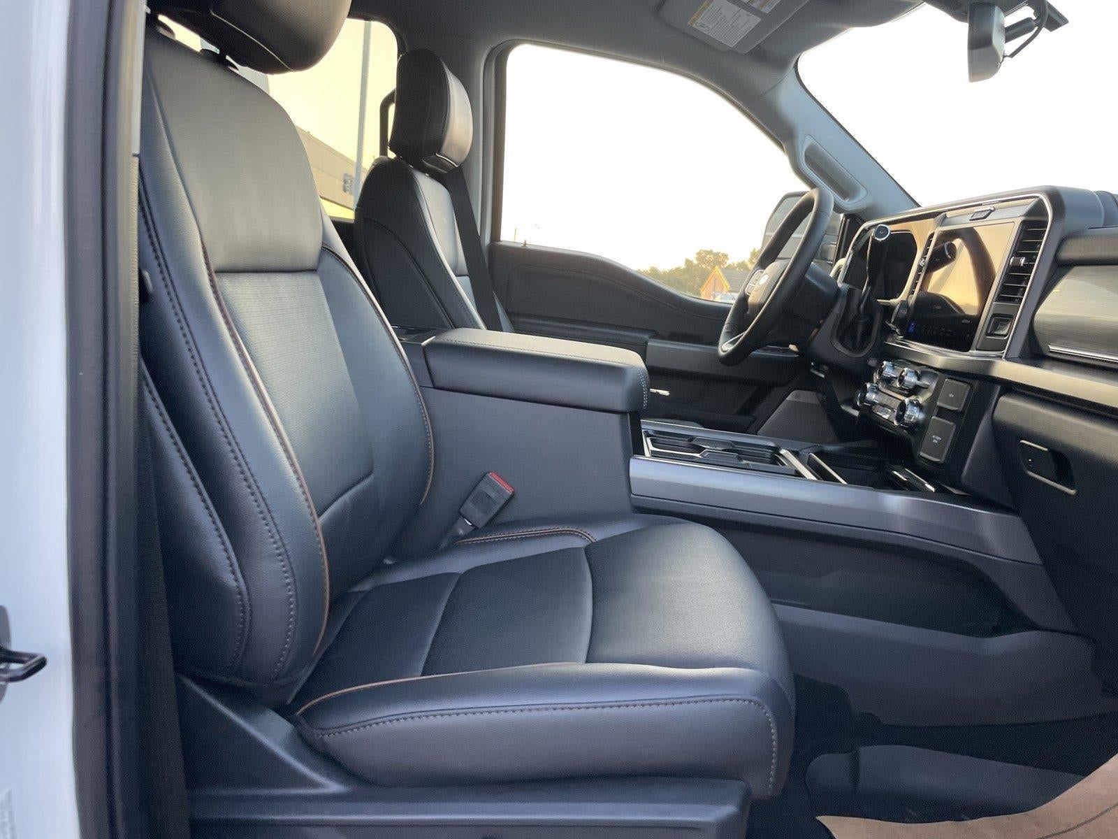 2026 Ford Super Duty F-450 Drw LARIAT
